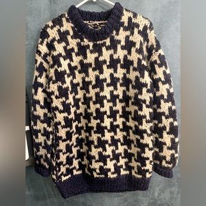 NWOT GORGEOUS 100% WOOL Sweater, Navy White